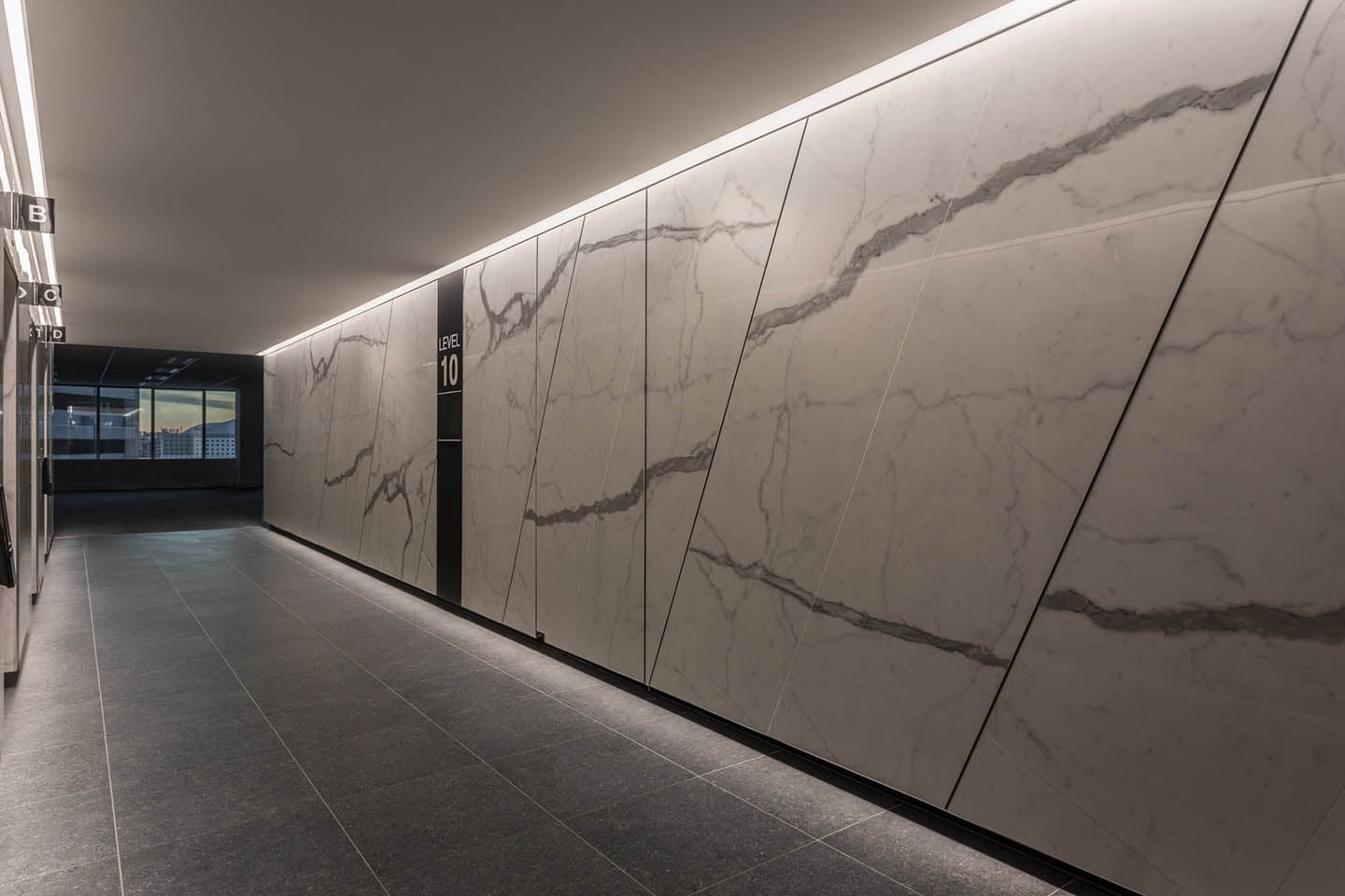 1 Market St Lift Lobby - 0959